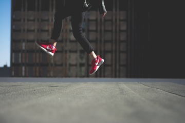 person-roof-city-jumping-young-red-734362-pxhere.com_